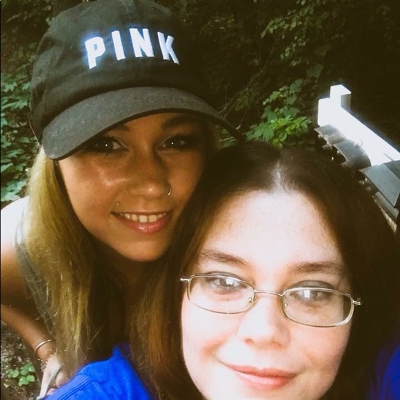 Meet your Posher, Tiffany - Picture 2 of 16